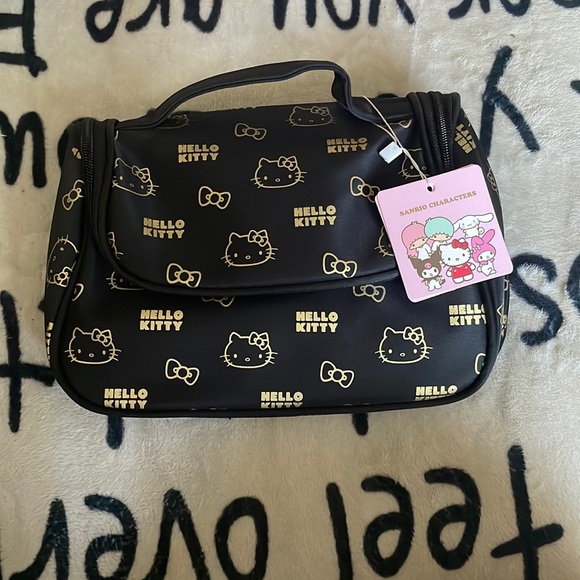 Hello Kitty Makeup Bag - Picture 1 of 4